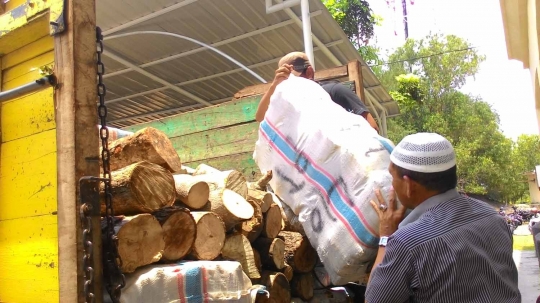 Polisi Aceh gagalkan pengiriman 4,8 ton ganja bermodus batang kayu