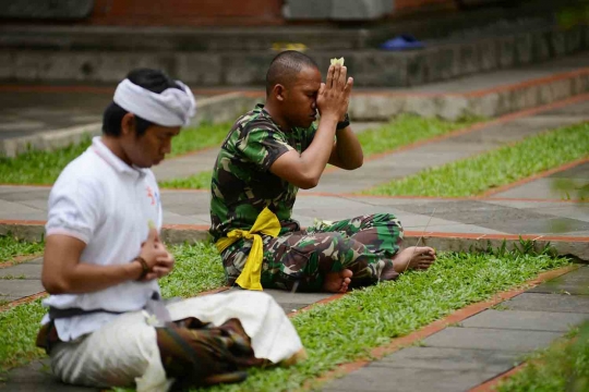 Nyepi, umat Hindu Ibu Kota khusyuk berdoa di Pura Aditya Jaya