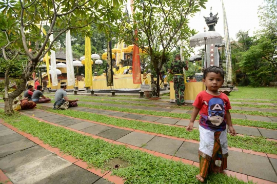 Nyepi, umat Hindu Ibu Kota khusyuk berdoa di Pura Aditya Jaya