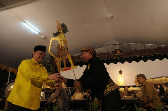 Ruwatan Golkar, Agung Laksono main wayang kulit bareng Ki Manteb