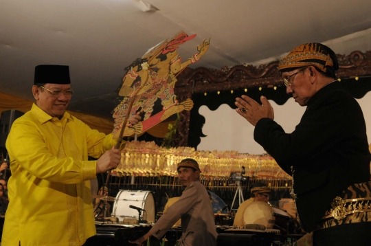 Ruwatan Golkar, Agung Laksono main wayang kulit bareng Ki Manteb