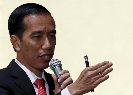 Gaya Jokowi bersulang bareng para pebisnis Negeri Sakura