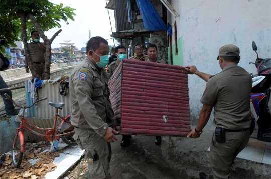 Cegah Flu Burung, petugas Sudin KPKP swiping unggas di Menteng