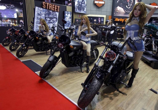 Pesona SPG seksi segarkan ajang Bangkok International Motor Show