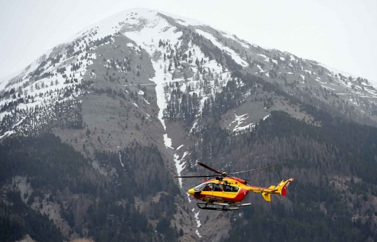 Suasana pencarian puing pesawat Germanwings di Pegunungan Alpen