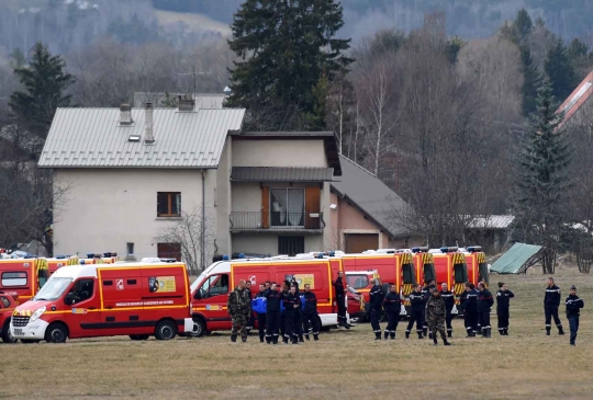 Suasana pencarian puing pesawat Germanwings di Pegunungan Alpen