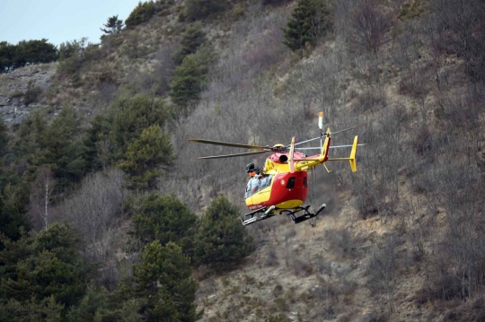 Suasana pencarian puing pesawat Germanwings di Pegunungan Alpen