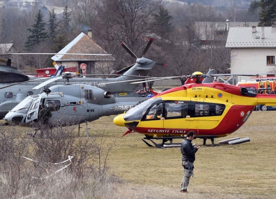 Suasana pencarian puing pesawat Germanwings di Pegunungan Alpen