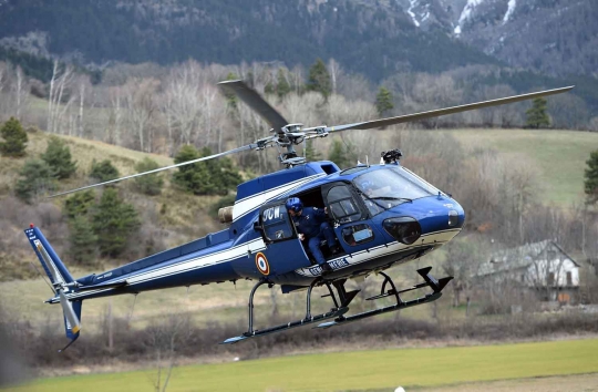 Suasana pencarian puing pesawat Germanwings di Pegunungan Alpen