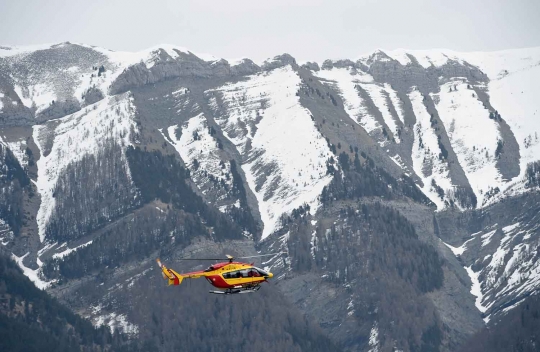 Suasana pencarian puing pesawat Germanwings di Pegunungan Alpen