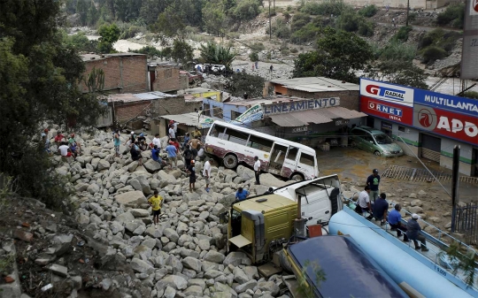 Longsor dahsyat, Kota Chosica dan ratusan mobil di Peru terkubur