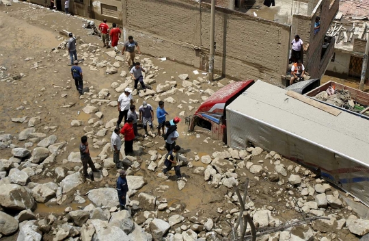 Longsor dahsyat, Kota Chosica dan ratusan mobil di Peru terkubur