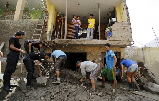 Longsor dahsyat, Kota Chosica dan ratusan mobil di Peru terkubur