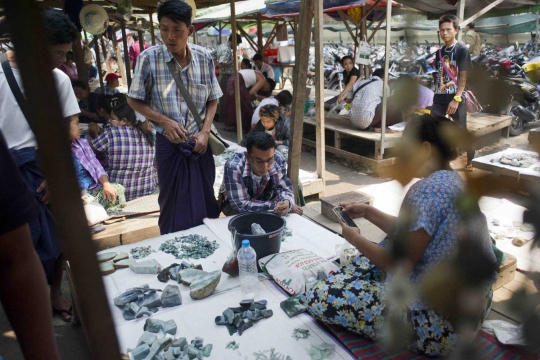 Tak cuma Indonesia, Myanmar juga terserang demam batu akik
