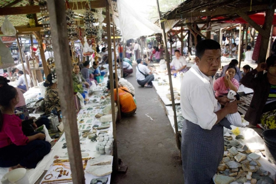 Tak cuma Indonesia, Myanmar juga terserang demam batu akik