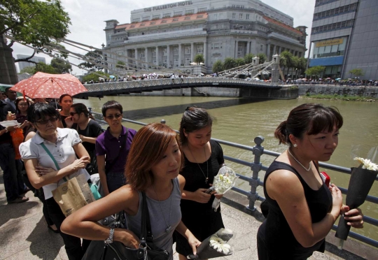 Ribuan warga Singapura rela antre hingga 2 km demi Lee Kuan Yew