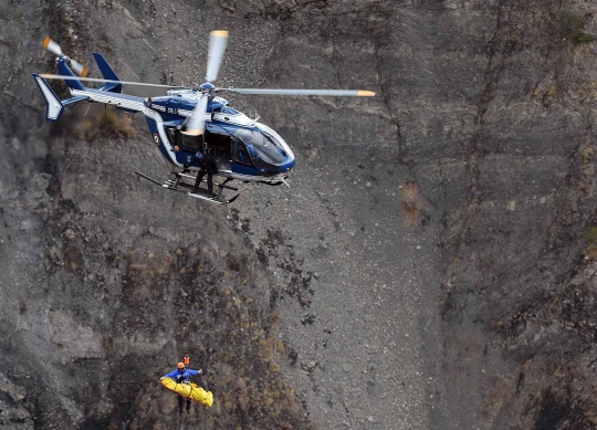 Upaya penyelidikan kecelakaan pesawat Germanwings lewat jalur darat