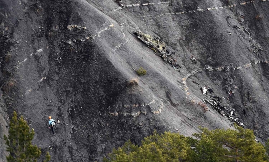 Upaya penyelidikan kecelakaan pesawat Germanwings lewat jalur darat