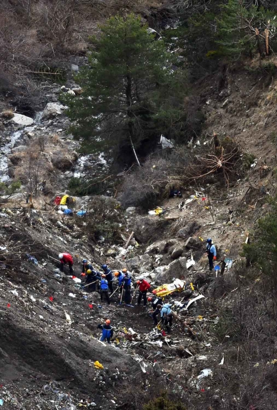 Upaya penyelidikan kecelakaan pesawat Germanwings lewat jalur darat