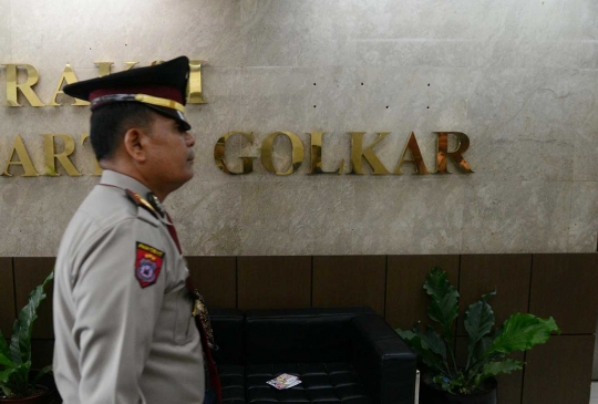 Isu ambil alih, pengamanan kantor Fraksi Golkar dijaga ketat polisi