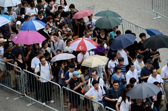 Sehari jelang pemakaman, pelayat Lee Kuan Yew terus membludak