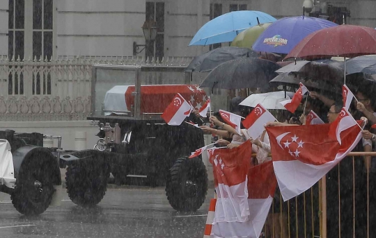 Di tengah hujan, ribuan warga iringi Lee Kuan Yew ke tempat kremasi