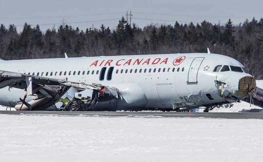 Begini kondisi parah Air Canada usai mendarat di tengah cuaca buruk