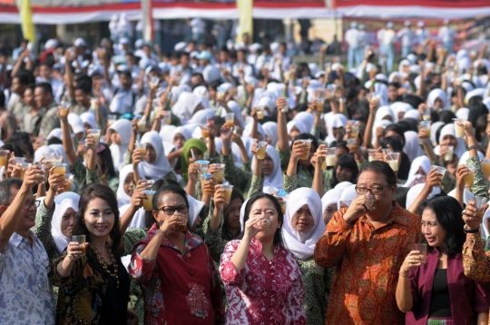 Menteri Puan minum jamu bareng 10 ribu pelajar Sukoharjo