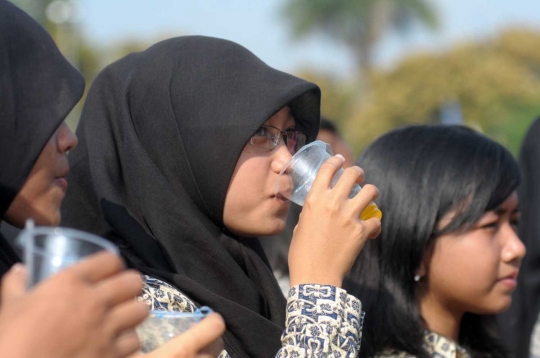 Menteri Puan minum jamu bareng 10 ribu pelajar Sukoharjo