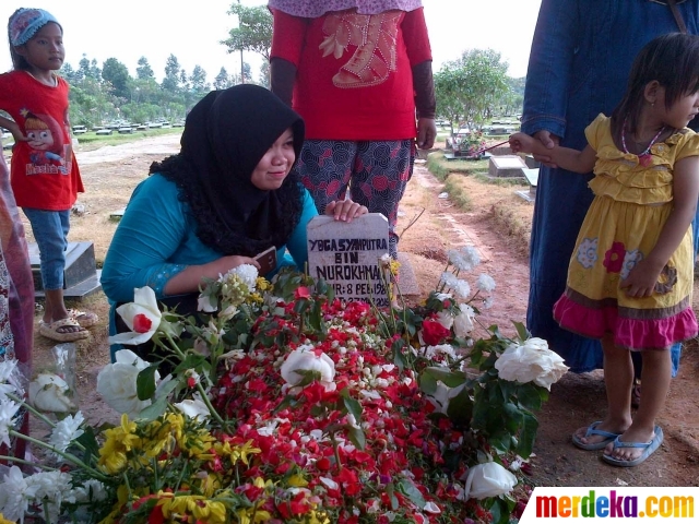 malang gantungan kunci khas di pedagang cendera : Berkah mata Olga makam Foto