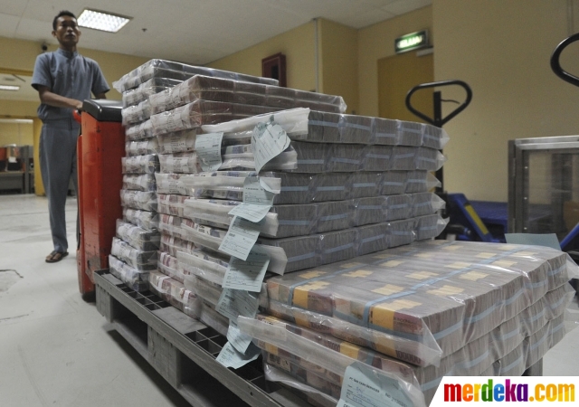 Foto : Mengintip pusat distribusi uang miliaran rupiah di 