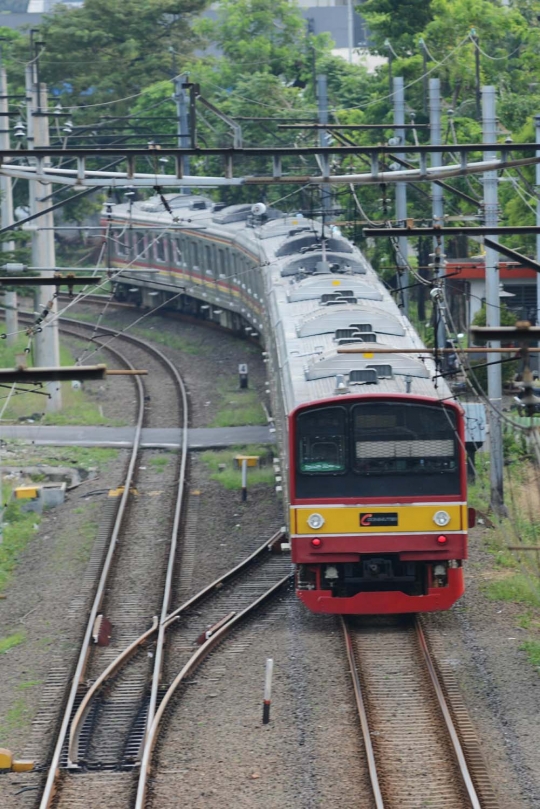 Hari ini tarif KRL Jabodetabek dihitung sesuai jarak tempuh