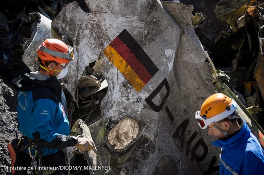 Melihat lebih dekat puing Germanwings yang jatuh di pegunungan Alpen