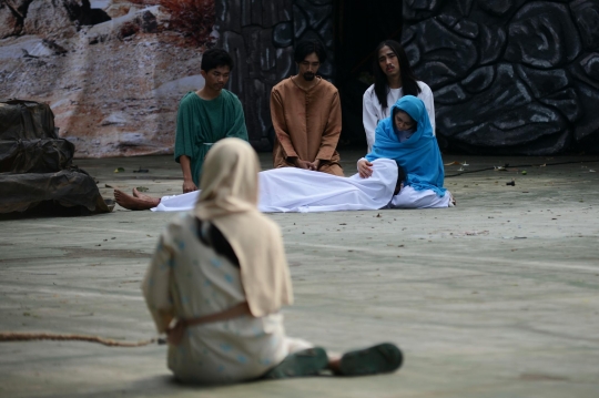 Menyaksikan teatrikal Tablo memperingati wafatnya Isa Almasih