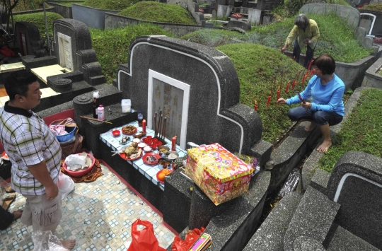 Warga Tionghoa gelar ritual Cheng Beng