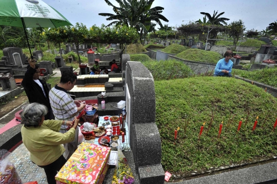 Warga Tionghoa gelar ritual Cheng Beng