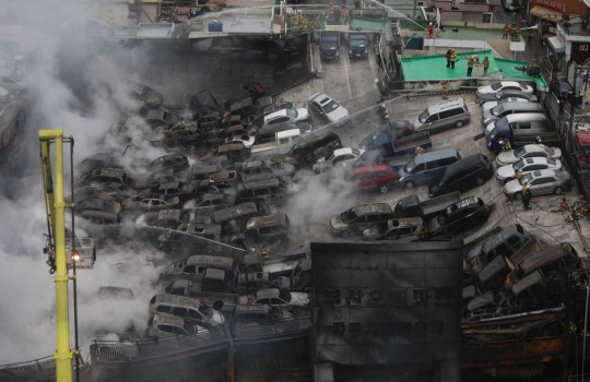 Kebakaran dahsyat lahap dealer 3 lantai, 570 mobil ludes