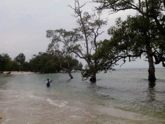 Menikmati hari libur bersama indahnya Pantai Lhok Me Aceh