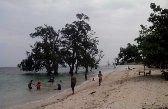 Menikmati hari libur bersama indahnya Pantai Lhok Me Aceh