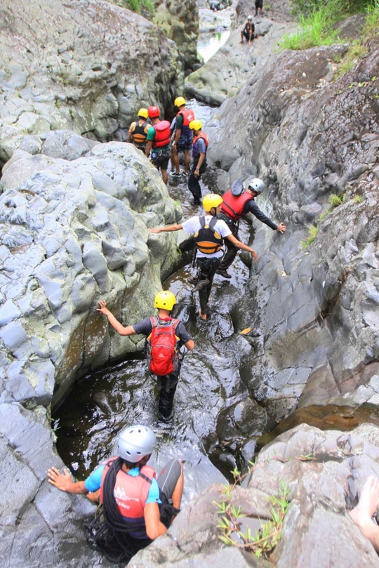 Menantang adrenalin telusuri Sungai Pelus di lereng Gunung Slamet