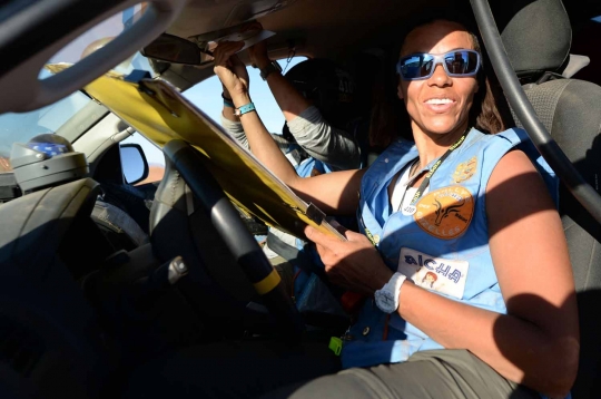 Aksi heroik para wanita bersaing dalam balap offroad di Gurun Sahara