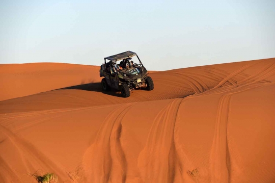 Aksi heroik para wanita bersaing dalam balap offroad di Gurun Sahara