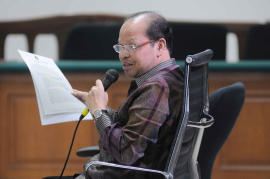 Ekspresi Sutan usai sidang perdananya ditunda hakim Tipikor