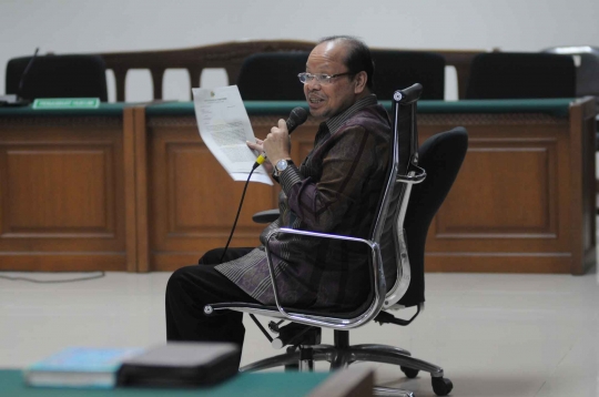 Ekspresi Sutan usai sidang perdananya ditunda hakim Tipikor