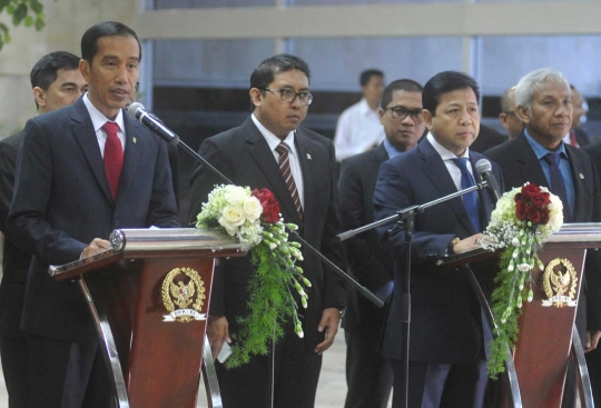 Usai rapat konsultasi, Jokowi dan Setya Novanto jabat tangan