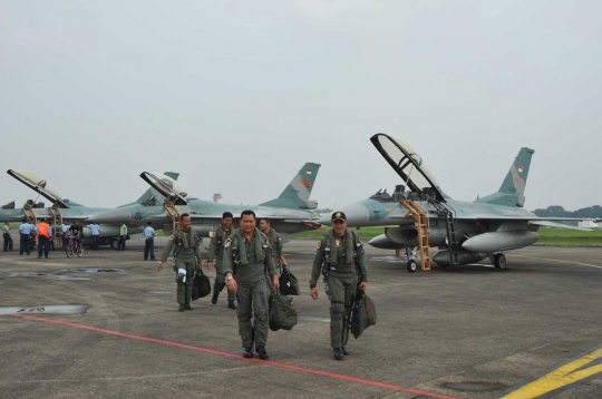 Melihat persiapan jet tempur TNI AU sambut HUT ke-69 Angkatan Udara