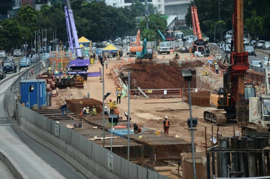 Melihat perkembangan proyek MRT Setia Budi