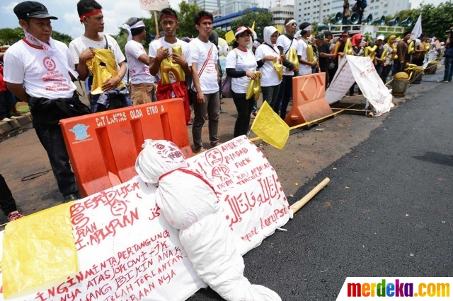 Foto : Karnaval rakyat melawan korupsi merdeka.com