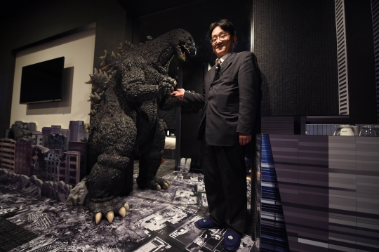 Menikmati sensasi menegangkan tidur di 'Kamar Godzilla'