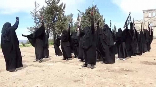 Heboh, kelompok jihadis perempuan Suriah pamer latihan menembak